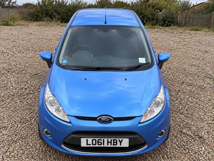 Ford Fiesta 2011 photo 2