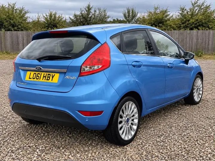 Ford Fiesta 2011 photo 3