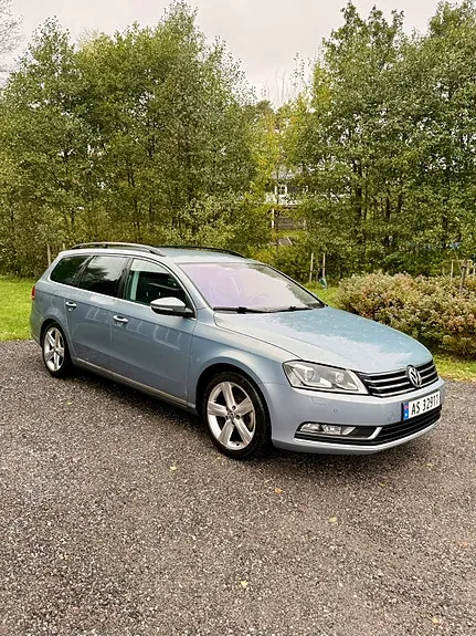 Volkswagen Passat 2012 photo 2