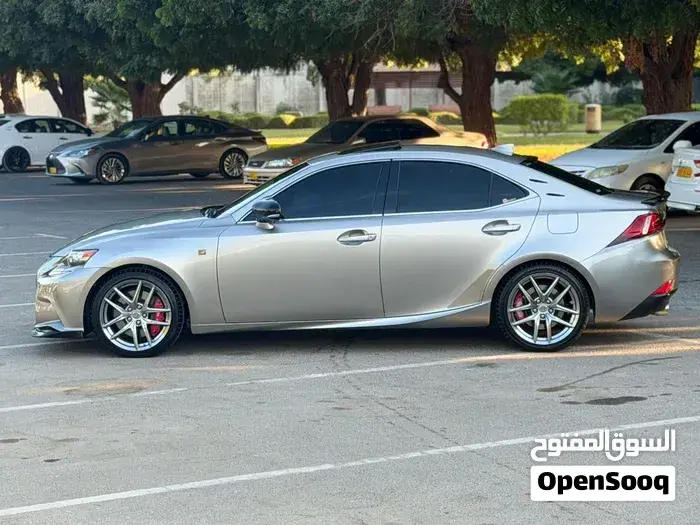 Lexus Is 300 2016 photo 2