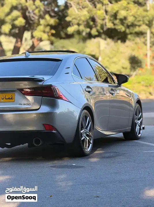 Lexus Is 300 2016 photo 3