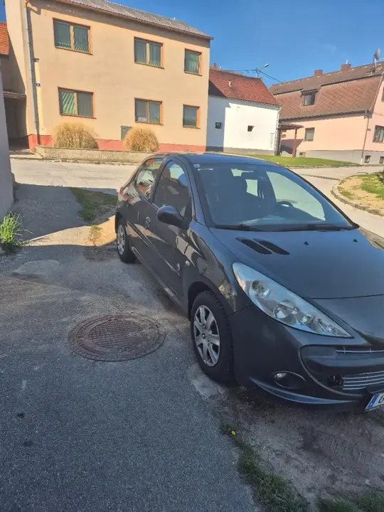 Peugeot 206 2012 photo 2