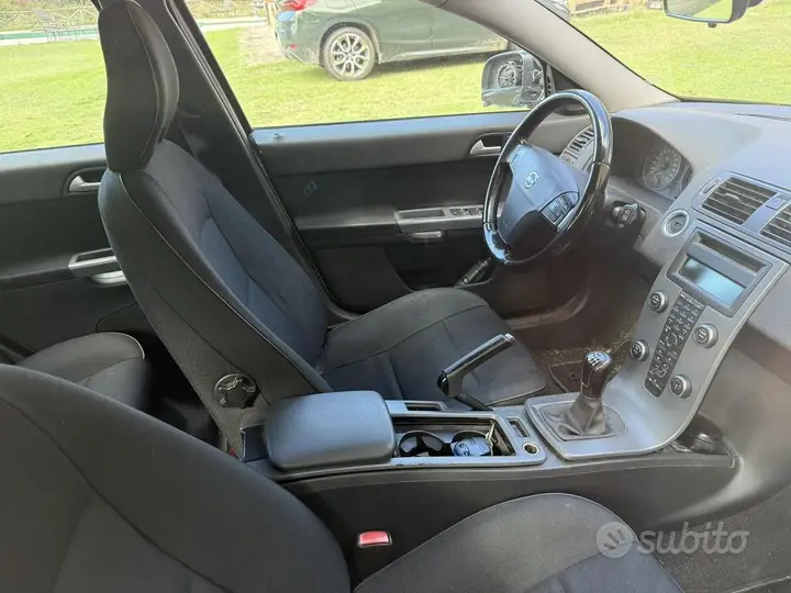 Volvo V50 2011 photo 2