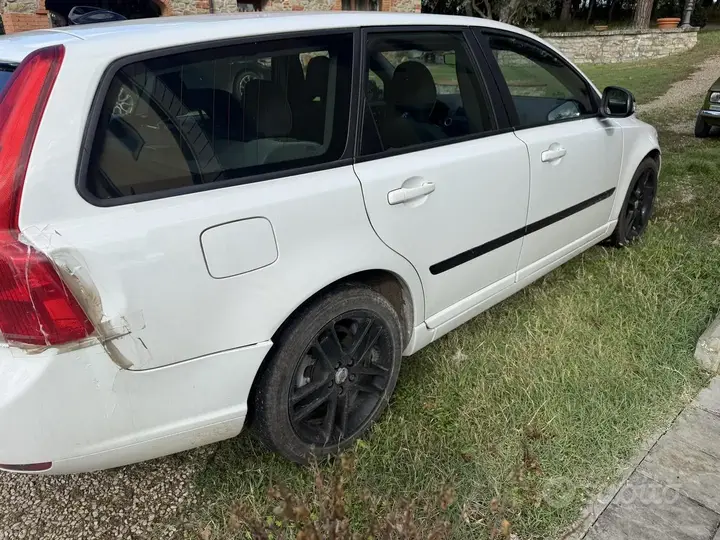 Volvo V50 2011 photo 3