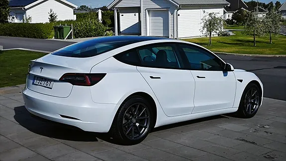 Tesla Model 3 2022 photo 4