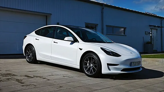 Tesla Model 3 2022 photo 2