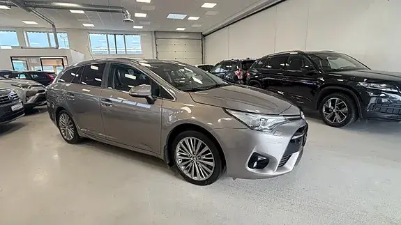 Toyota Avensis 2016 photo 2