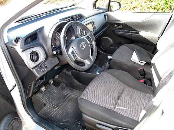 Toyota Yaris 2014 photo 4