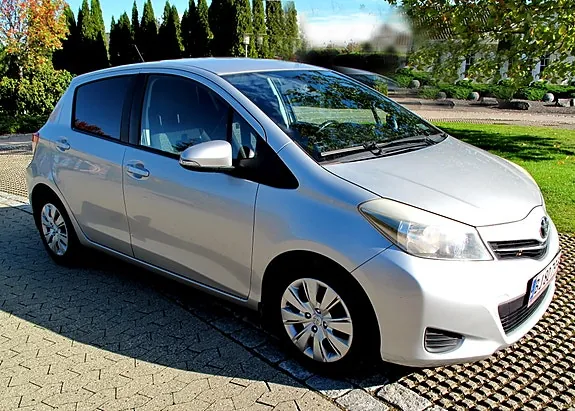 Toyota Yaris 2014 photo 2