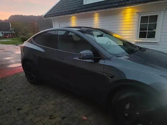 Tesla Model Y 2026 photo 3