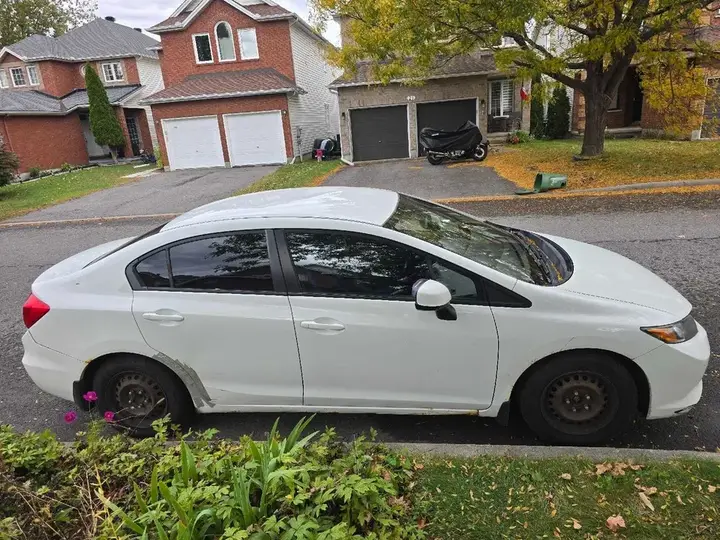 Honda Civic 2012 photo 2