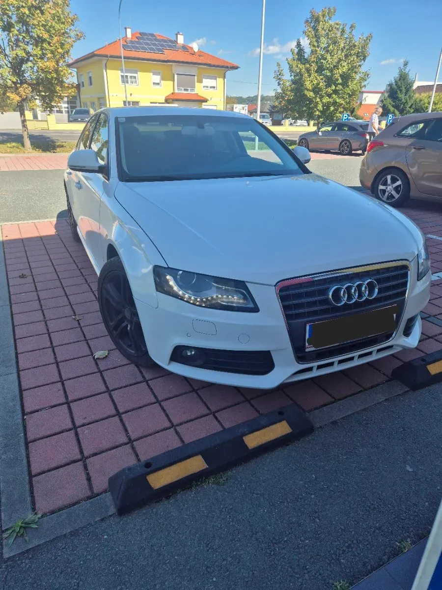 Audi A4 2009 photo 2