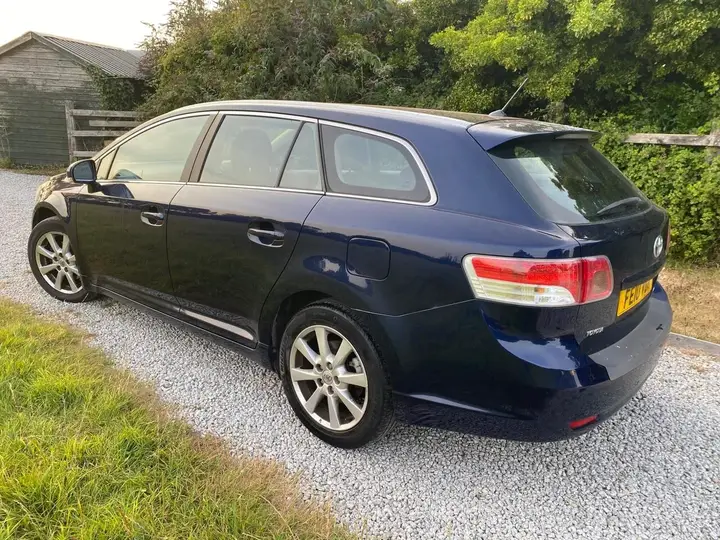 Toyota Avensis 2010 photo 4
