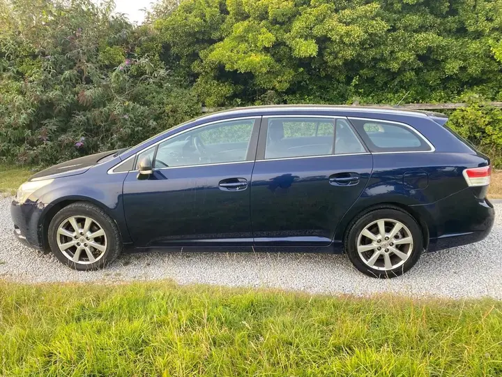 Toyota Avensis 2010 photo 3