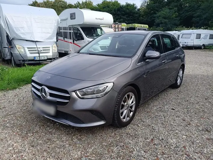 Mercedes-Benz B180