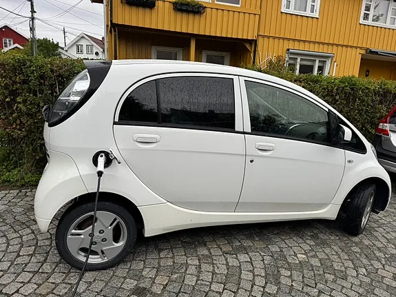Mitsubishi I-Miev 2017 photo 5