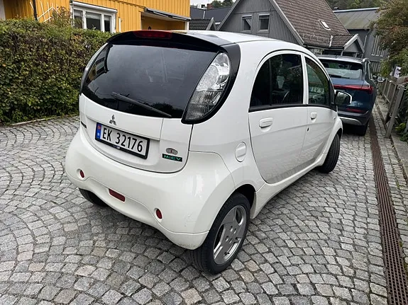 Mitsubishi I-Miev 2017 photo 3