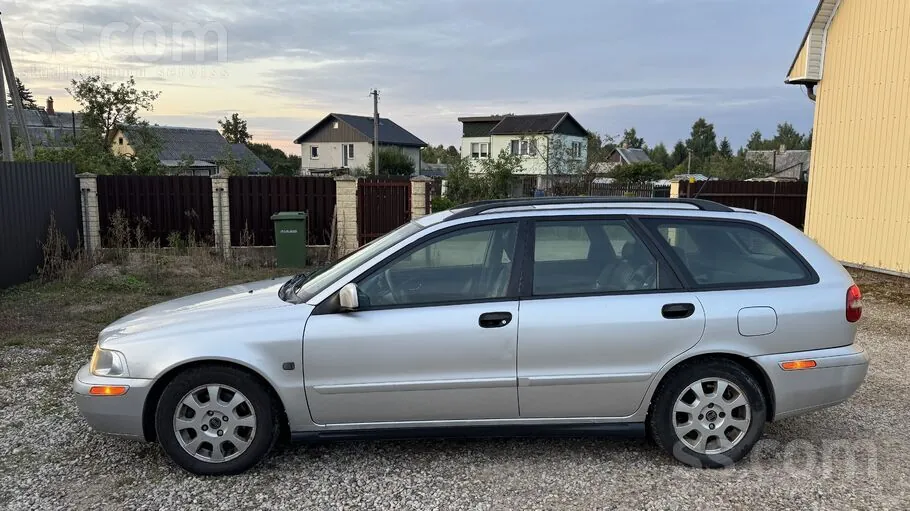 Volvo V40 2002 photo 2