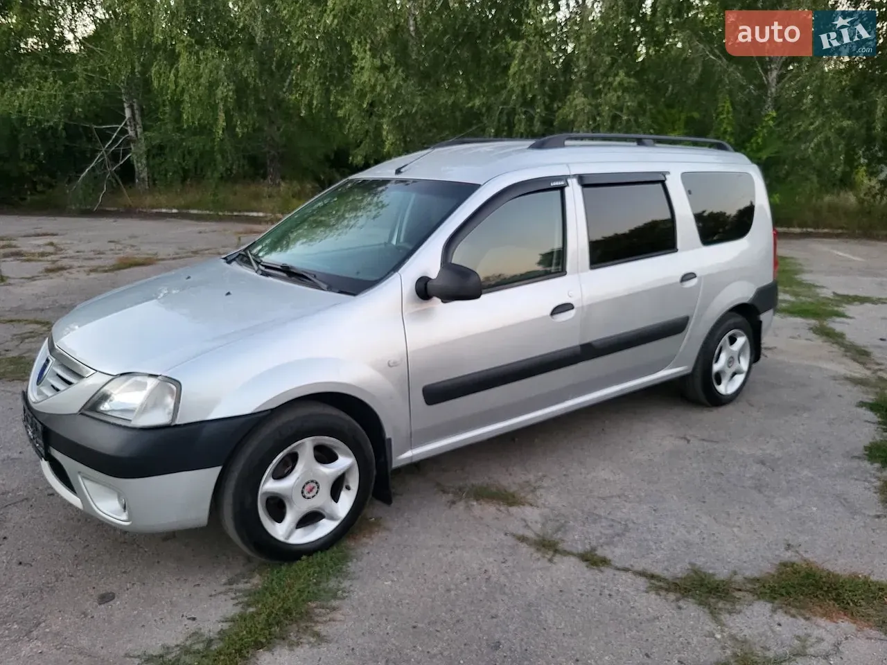 Dacia Logan 2009 photo 2