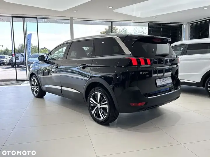 Peugeot 5008 2023 photo 2