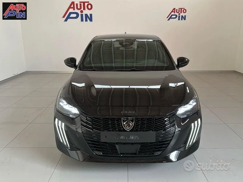 Peugeot 208 2025 photo 2