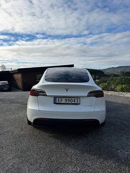 Tesla Model Y 2023 photo 5