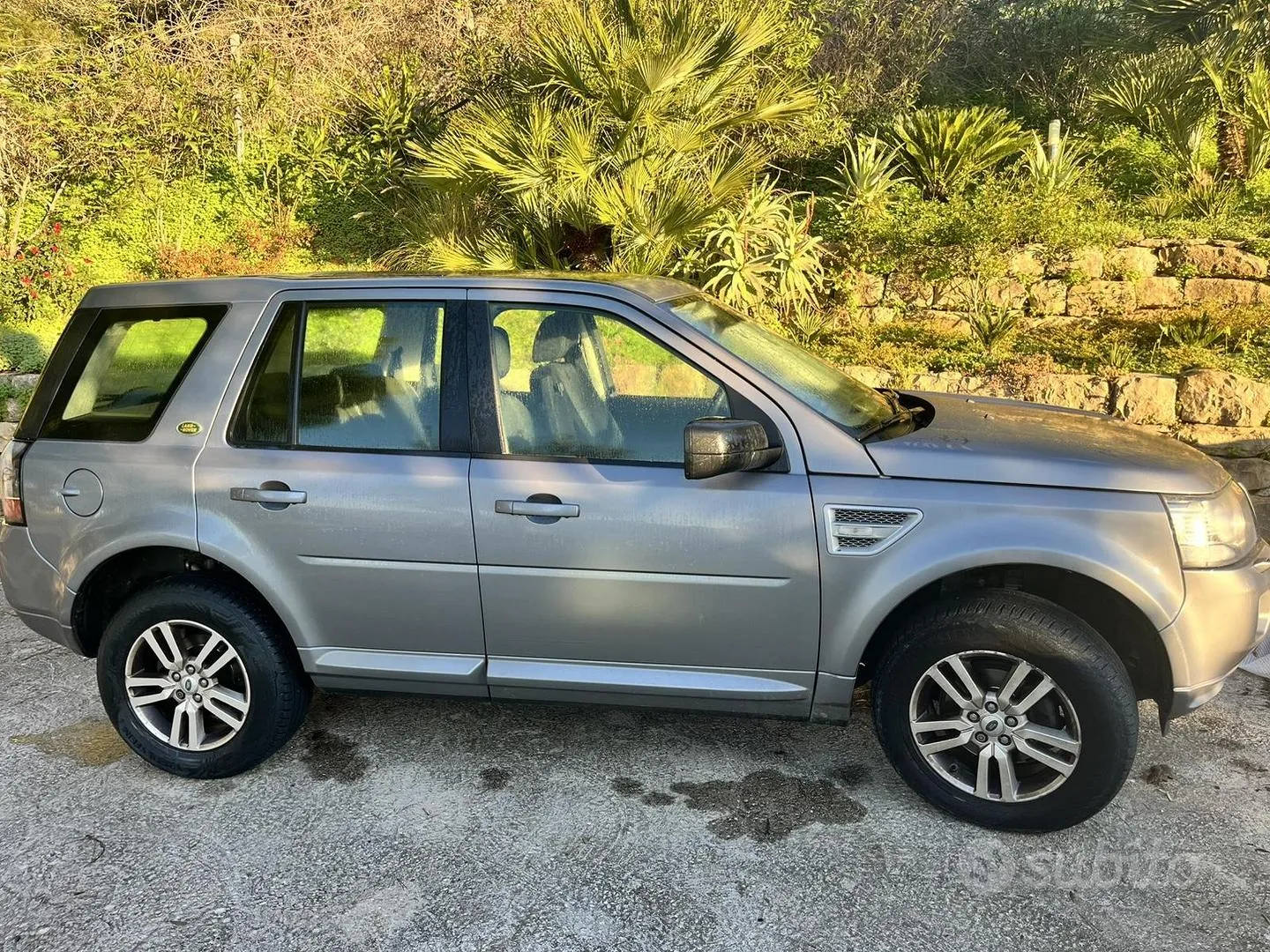 Land Rover Freelander 2013 photo 2
