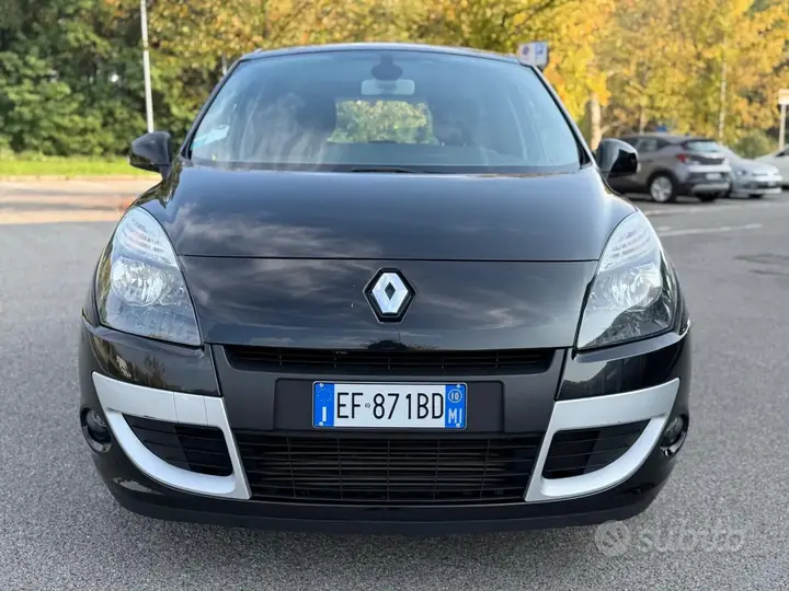 Renault Scenic 2010 photo 2