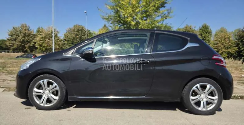 Peugeot 208 2012 photo 2