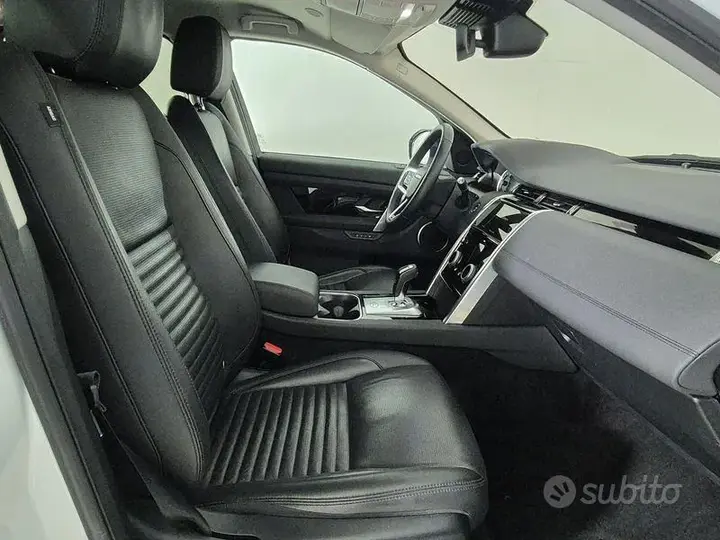 Land Rover Discovery Sport 2023 photo 3
