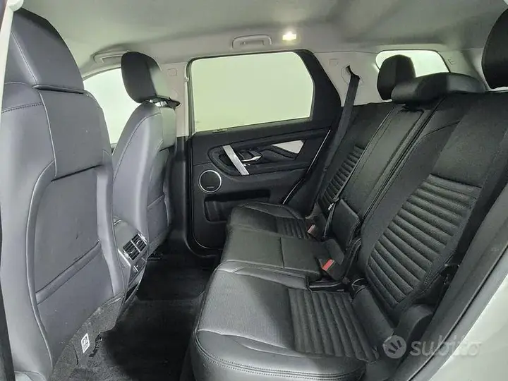 Land Rover Discovery Sport 2023 photo 5