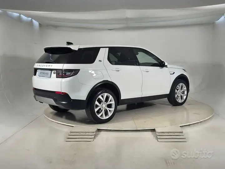 Land Rover Discovery Sport 2023 photo 2