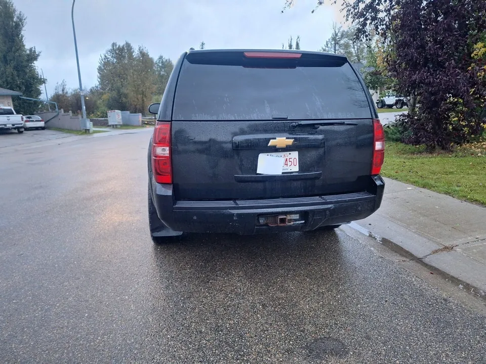 Chevrolet Suburban 2012 photo 4