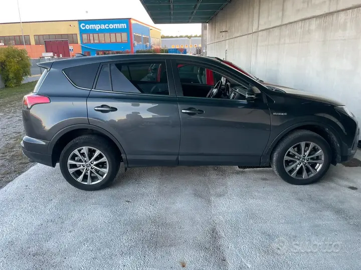Toyota Rav4 2018 photo 2