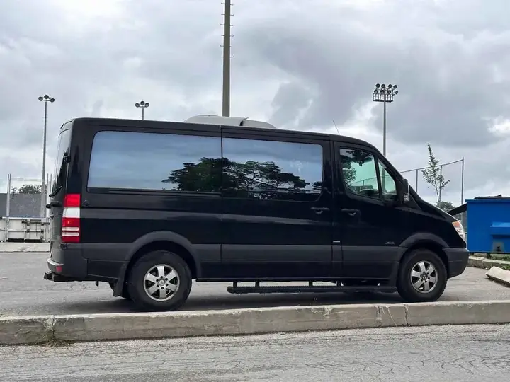 Mercedes-Benz Sprinter Van 2011 photo 2