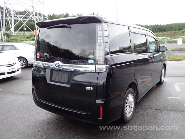 Toyota Voxy Hybrid V 2015 photo 4