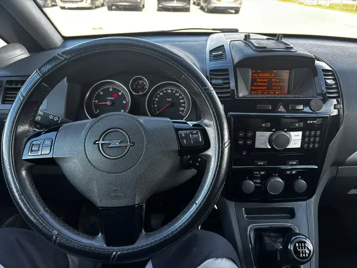 Opel Zafira 2010 photo 3