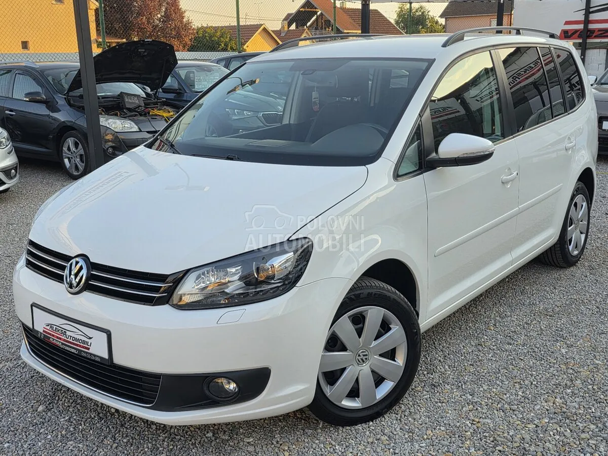 Volkswagen Touran 2012 photo 2