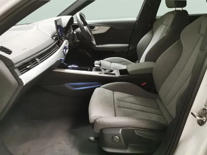 Audi A4 2023 photo 4