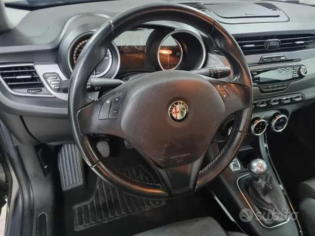 Alfa Romeo Giulietta 2011 photo 5
