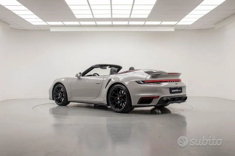Porsche 911 2020 photo 2