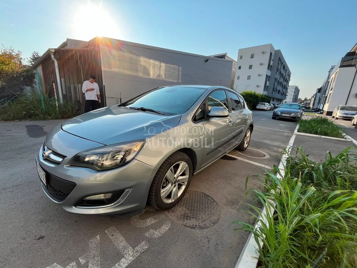 Opel Astra J 2014 photo 4