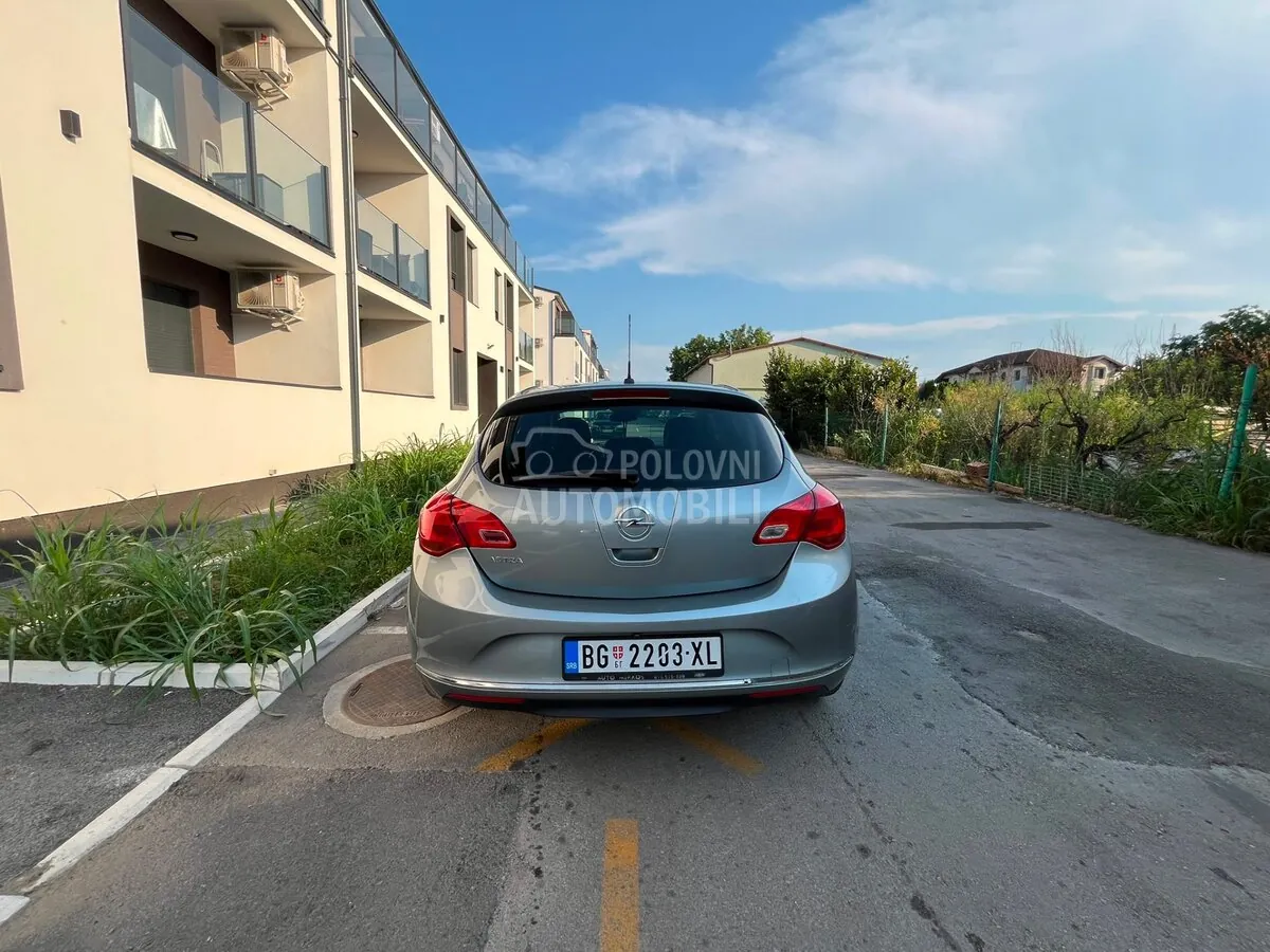 Opel Astra J
