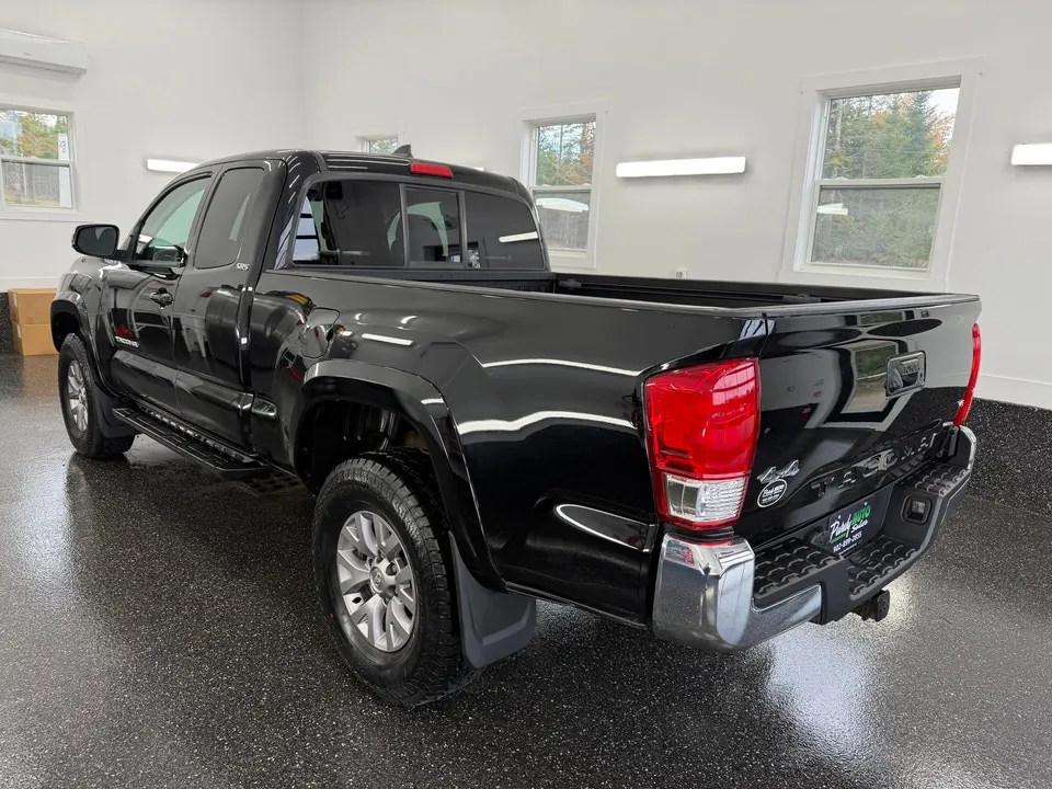 Toyota Tacoma 2017 photo 2