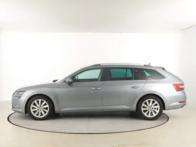 Skoda Superb 2016 photo 2