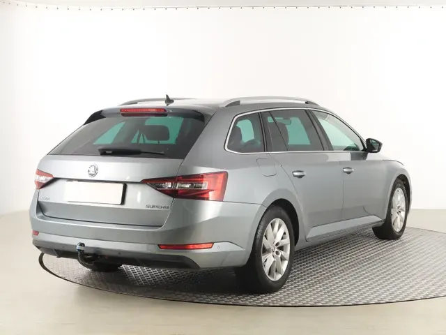 Skoda Superb 2016 photo 4