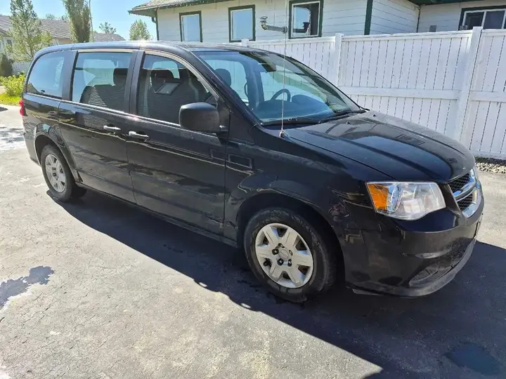 Dodge Grand Caravan 2012 photo 2