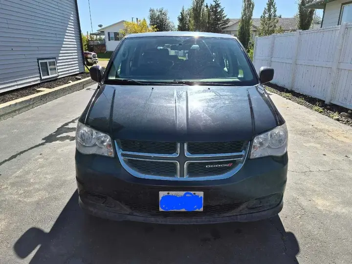 Dodge Grand Caravan 2012 photo 3
