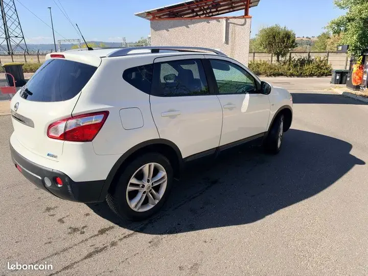 Nissan Qashqai 2010 photo 2