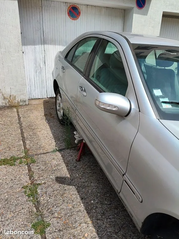 Mercedes-Benz C-Class 2001 photo 2